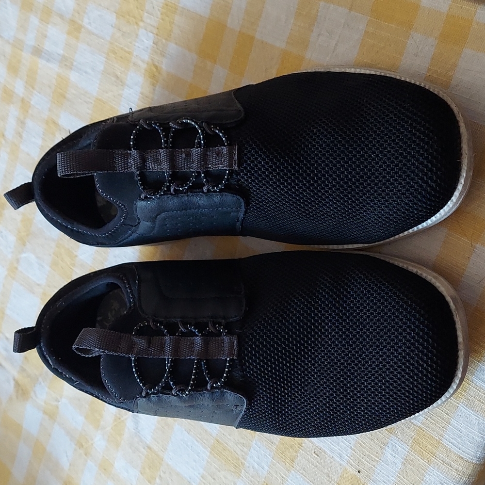 Size 10 black Skechers slip ons